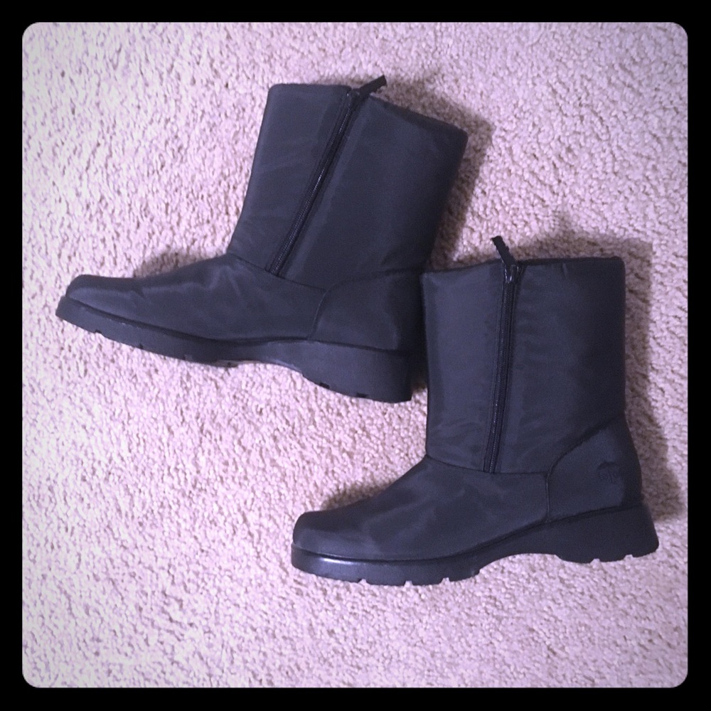 TOTES Nylon Waterproof insulated boots. Jet black.